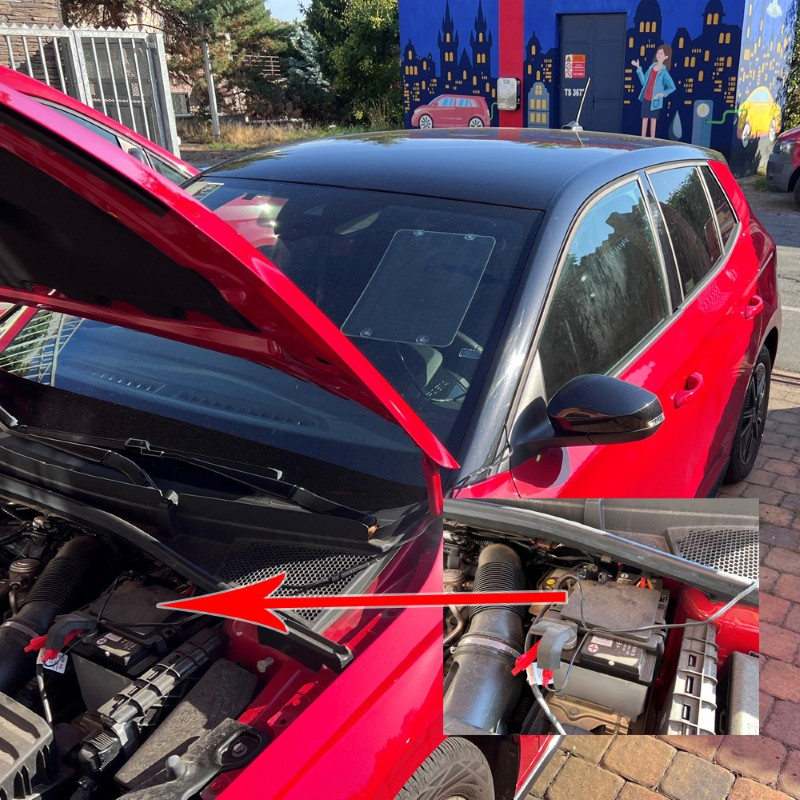 Solární 10W udržovací nabíječka 12V autobaterií CARCLEVER 359610