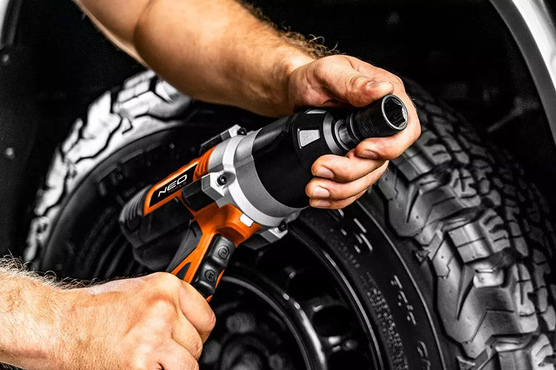 Utahovák rázový NEO TOOLS 04-720