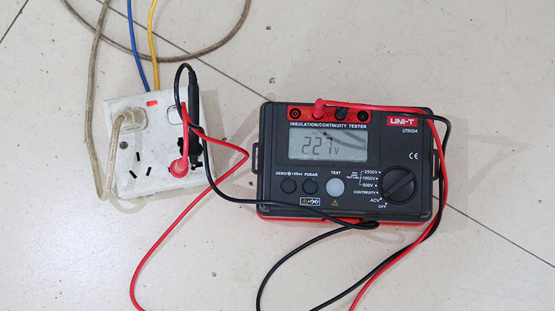 Tester izolačního odporu UNI-T UT502A