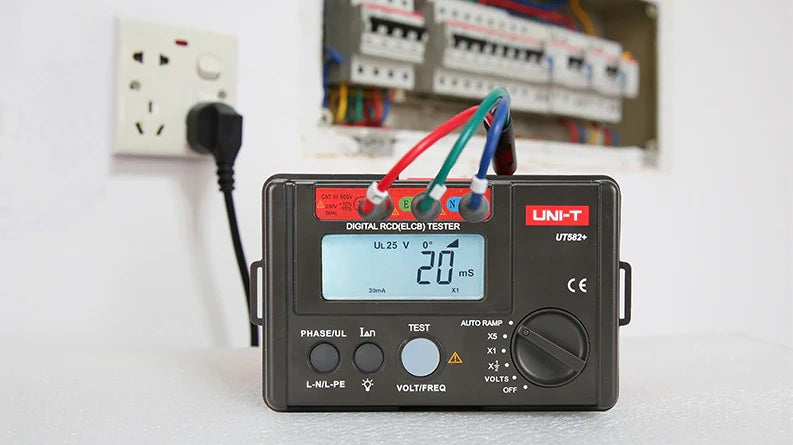 Tester proudových chráničů UNI-T UT582+